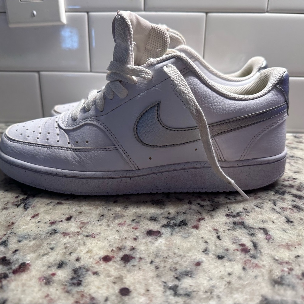 Women’s Nike courts size 8.5